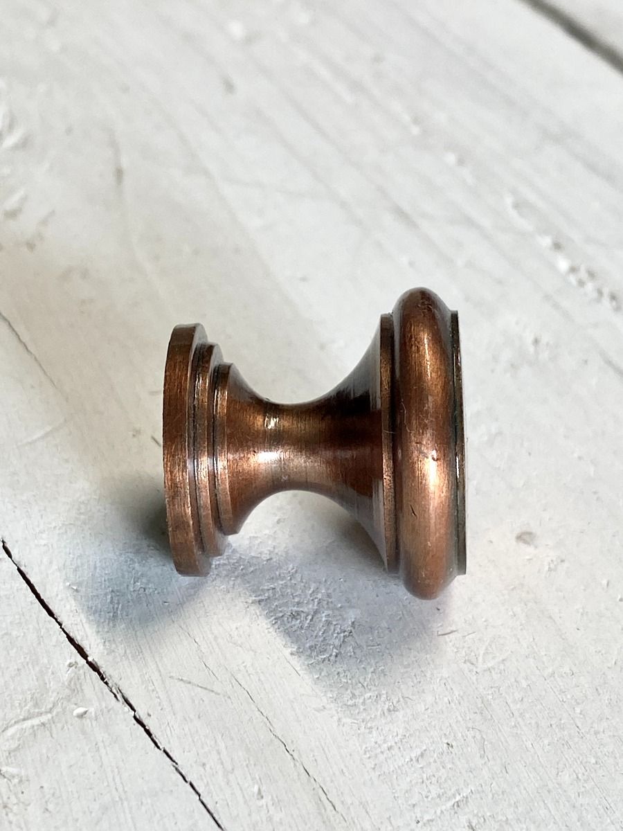 Knob copper coloured