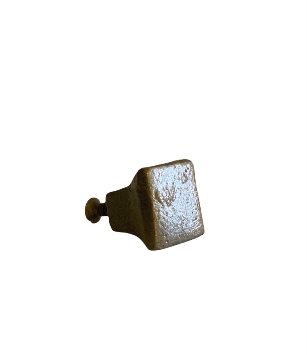 Knob metal square 