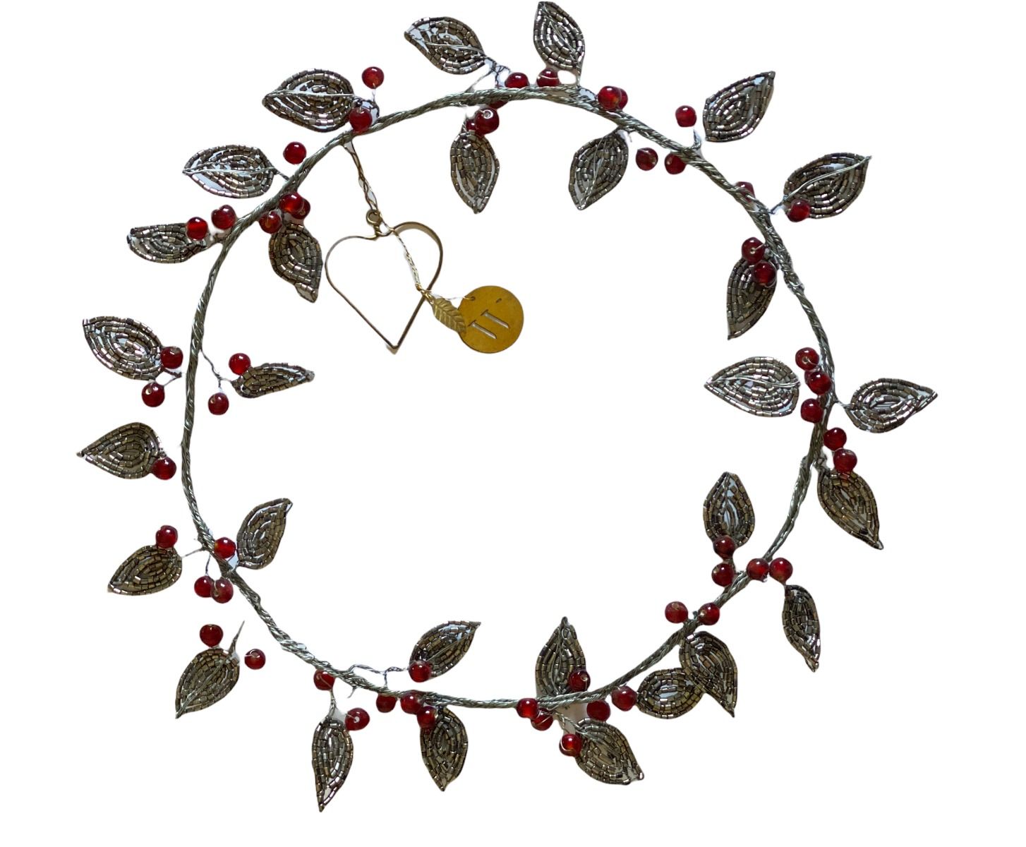 Wreath silver red berries