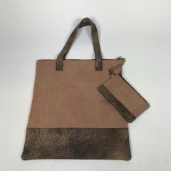 Canvas bag with leather details.