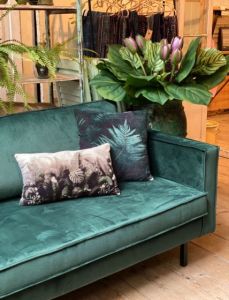 Cushion with jungle print