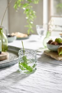 Glas met stippen