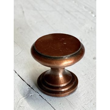 Knob copper coloured